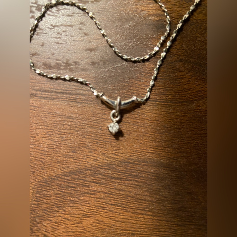 Simple and Elegant Necklace